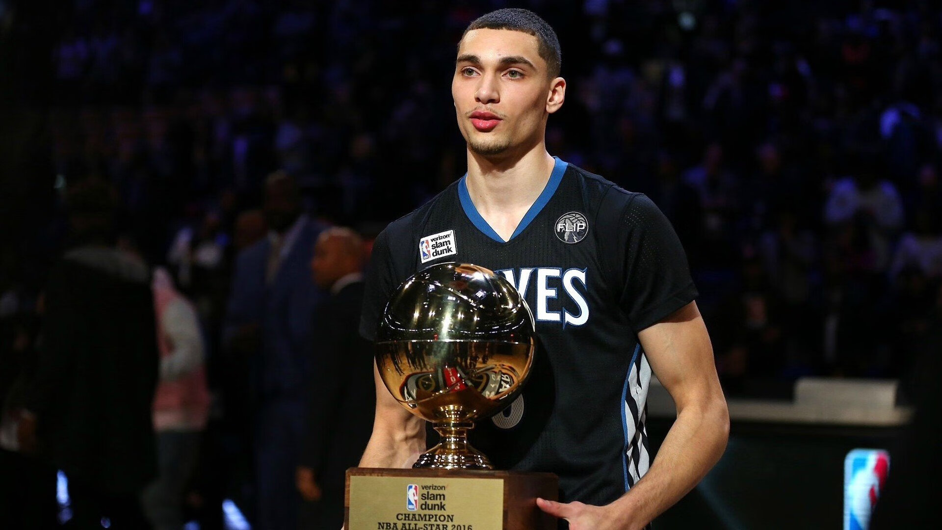 中国男足逆袭再添新战绩，张玉宁绝杀如同“冷箭”射穿对手防线